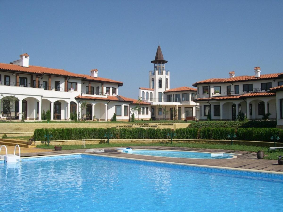 Вила Бел Тауър - Villa Bell Tower Balcsik Kültér fotó